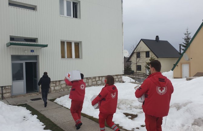 Crveni krst podijelio pomoć stanovništvu na Žabljaku, u Rožajama i Golubovcima