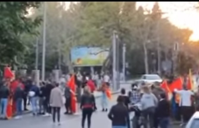 Incident tokom patriotske autokolone u Podgorici (VIDEO)
