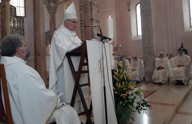 Ustoličen novi kotorski biskup monsinjor Ivan Štironja