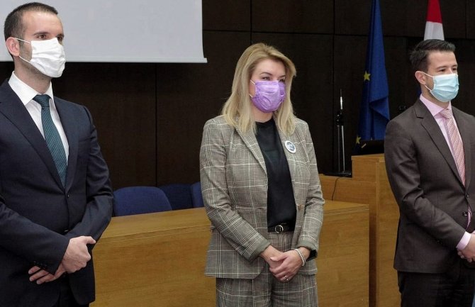 Predložili brzu traku i brzi prelazak granice između CG i Hrvatske za sve turistčke grupe