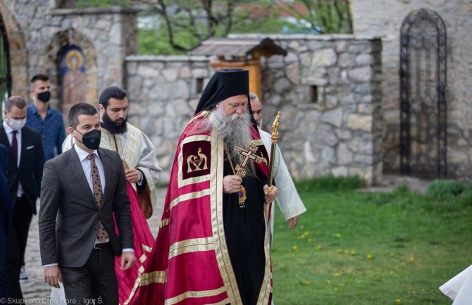 Bečić prisustvovao vaskršnjoj liturgiji u manastiru Đurđevi stupovi