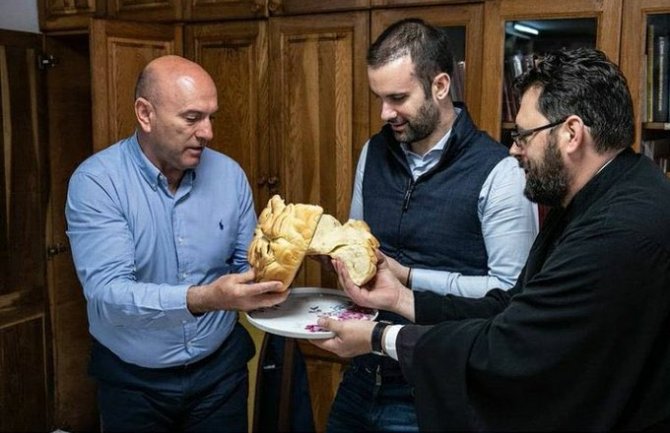 Carević i Spajić u Budvi proslavljaju Vaskrs: Neka nas praznik podsjeti na važnost međusobne tolerancije i tradicije