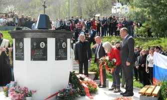 Bogavac i predsjednik Skupštine Berane položili vijenac na spomenik murinskim žrtvama