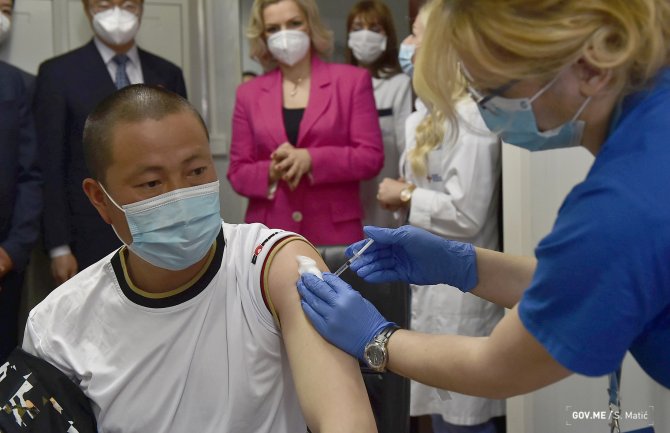 Počela vakcinacija kineskih državljana u CG: Vakcinu primile 432 osobe u kampu CRBC-a