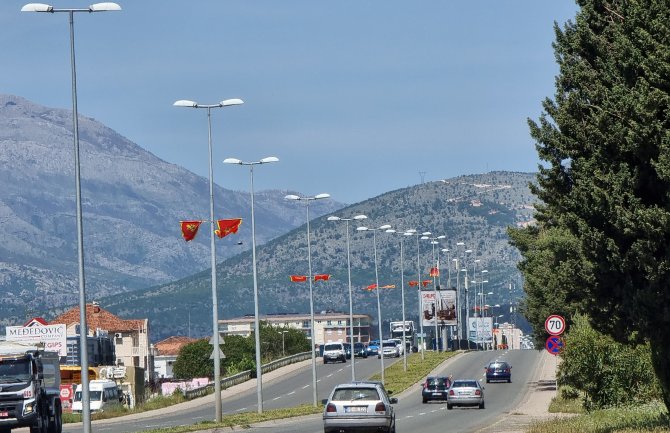 Povodom Dana nezavisnosti počelo kićenje Podgorice