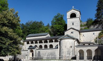 MCP: Neprimjereno svakodnevno prozivanje Crkve,gostoljublje činimo prema svima pa i političarima 