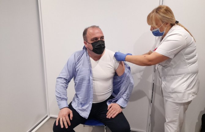Vakcinisao se i predsjednik Opštine Berane Tihomir Bogavac