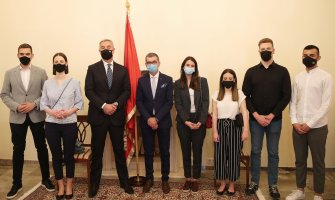 Đukanović Hrabri činjenica da mladi sve više prepoznaju pripadnost svojoj državi i njenom dobru, bez obzira na političku i bilo koju drugu opredijeljenost, 