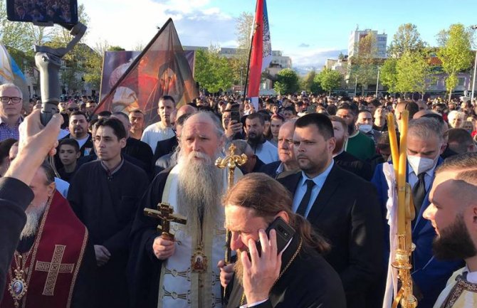 Litija ulicama Nikšića povodom Dana Svetog Vasilija Ostroškog