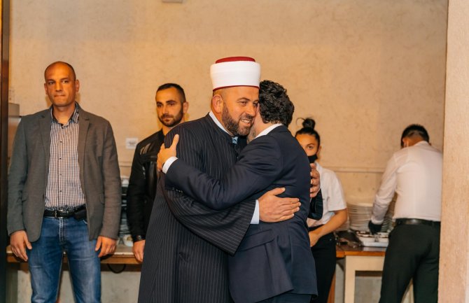 Abazović sa Fejzićem: Budimo plemeniti, šireći ideju mira i solidarnosti