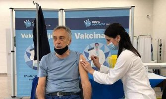I Lekić primio vakcinu: Pozvao građane i građanke na odgovornost