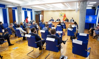 Vlada neće odustati od povećanja akciza, reforma javne uprave do kraja godine