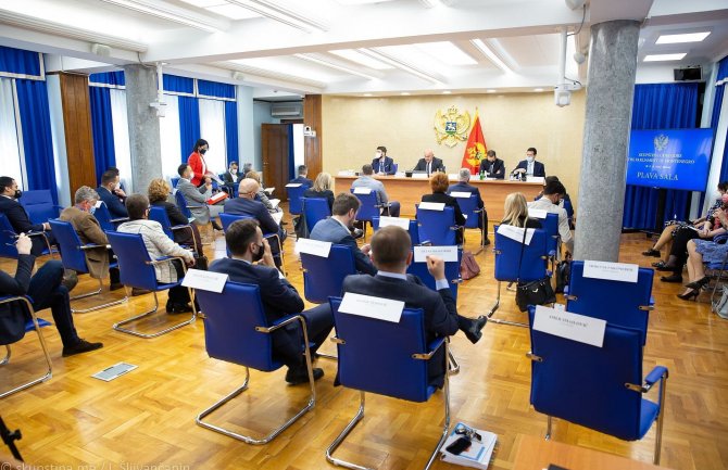 Vlada neće odustati od povećanja akciza, reforma javne uprave do kraja godine