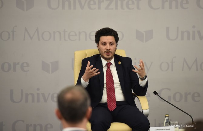 Abazović o policijskim automobilima: Malo smo morali da se snađemo, ali biće riješeno; Rekonstrukcija Vlade opcija...