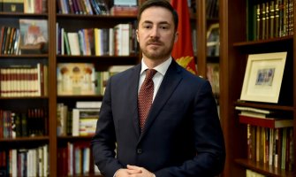 Bogdanović Abazoviću: Problem što vaši partneri ne samo da ne priznaju genocid, već ga i slave