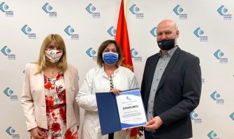 Notarska komora donirala Kliničkom centru aparat 