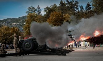 Izvršena počasna artiljerijska paljba u Prijestonici povodom Dana nezavisnosti(VIDEO)