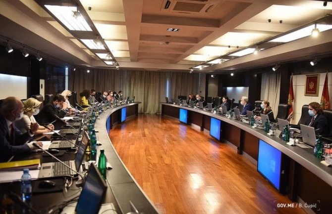 Angažovaće profesionalce iz privatnih kompanija za rad u ministarstvima, magnetna rezonanca i rentgen aparat za bolnicu Berane