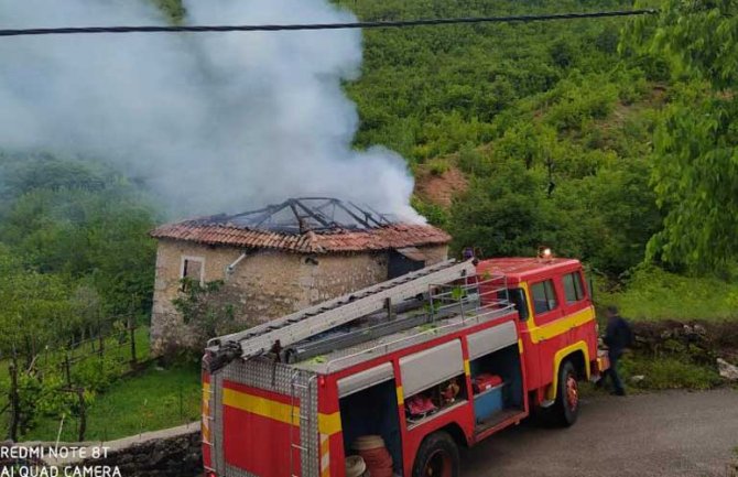 U požaru izgorjela kuća