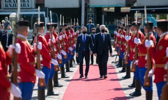 Bečić: Crna Gora se voli cijela, pobijedite primitivizam, jeftini nacionalizam, ekstremizam i mržnju