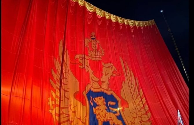 Veličanstvena proslava na Cetinju, podignuta najveća zastava Crne Gore, upriličen spektakularan vatromet(Video)