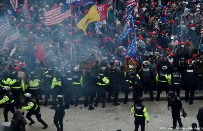 Tri osobe uhapšene zbog upada u Kapitol Hil