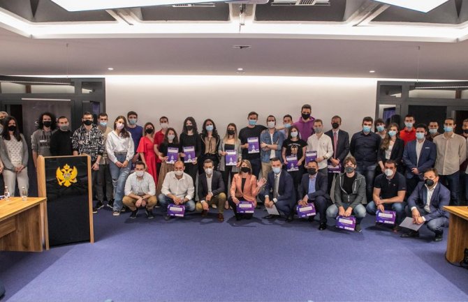 Na Elektrotehničkom fakultetu proslavljeno znanje i nagrađene najbolje ideje