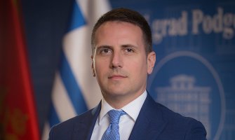 Vešović: Bečić jedno govori, a drugo radi