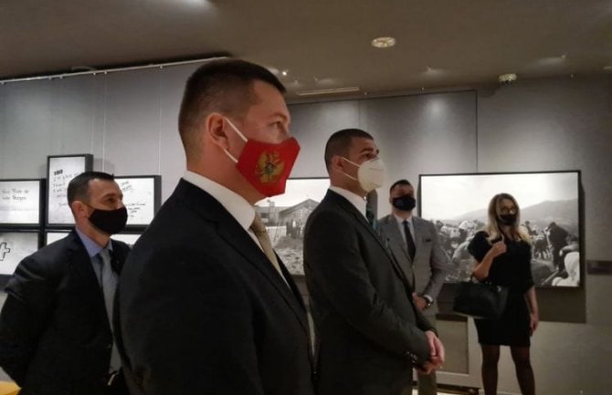 Milošević i Adžić odali počast žrtvama genocida u Srebrenici