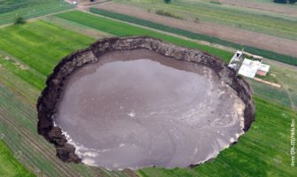 Meksiko: Zemlja se otvorila, prečnik rupe 60 metara i dalje se širi 