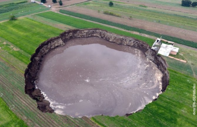 Meksiko: Zemlja se otvorila, prečnik rupe 60 metara i dalje se širi 