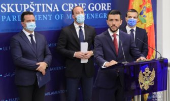 Poslanici DPS-a dolaze na Premijerski sat