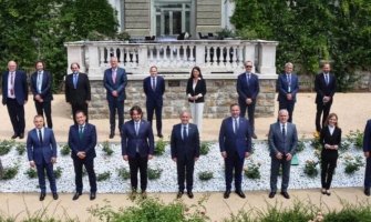 Održati blisku saradnju između nadležnih organa i partnera