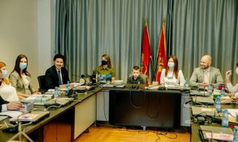 Abazović ustupio mjesto, djeca predsjedavala Savjetom