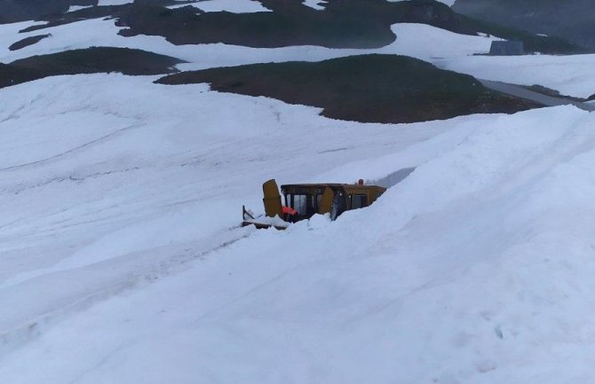 Durmitorski prsten još pod snijegom, nameti i do pet metara