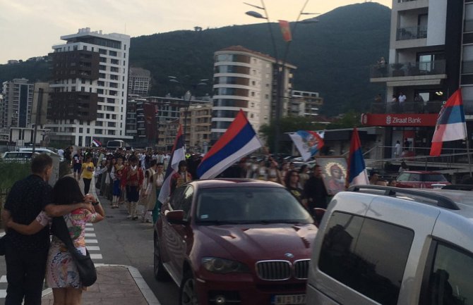 Mitropolit Joanikije predvodio litiju u Budvi, Carević i Radović prisustvovali hodu