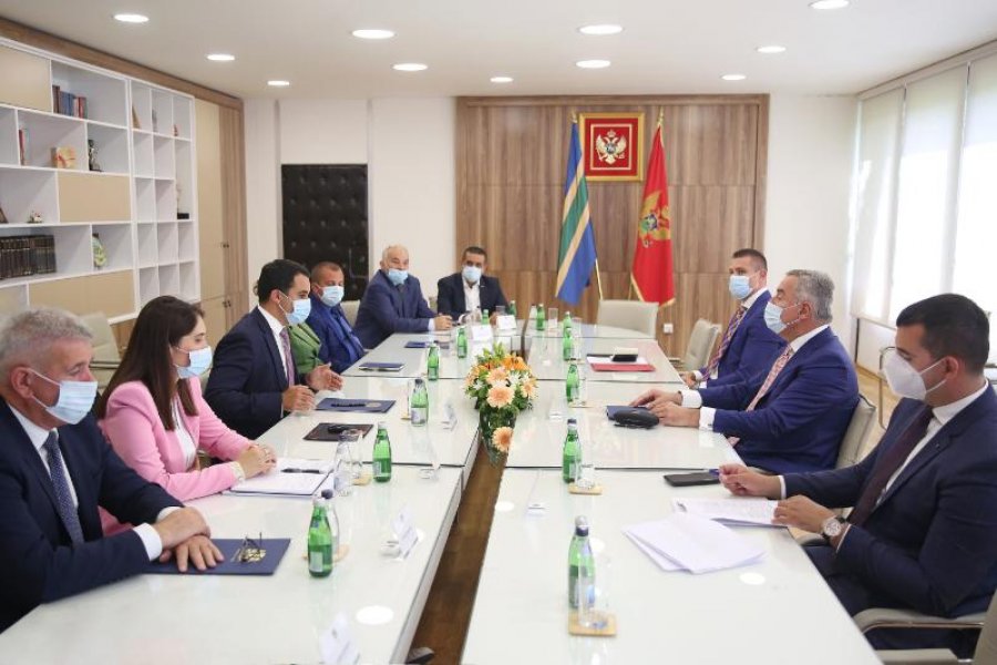 Sapredsjednikomirukovodstvomoptine1