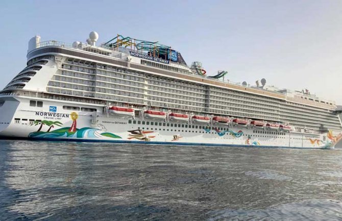 U Luku Bar uplovio kruzer dug više od 320 metara