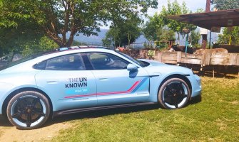 Priča o magarcima iz Martinića opet će  obići svijet: Porše odabrao farmu za promociju