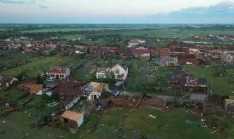 Haotični prizori nakon tornada u Češkoj, potvrđena smrt 5 osoba(VIDEO)