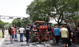 Novi protest poljoprivrednika: U ponedjeljak s traktorima ispred Skupštine