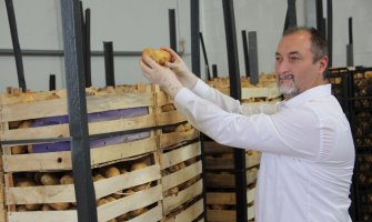 Stijović obišao proizvođače: Izuzetan prinos krompira i lubenice, potrebna pomoć zbog viškova