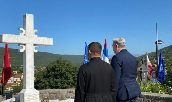 Krivokapić na Vidovdanskoj liturgiji: Važno je da njegujemo kulturu sjećanja na sve nevino stradale žrtve