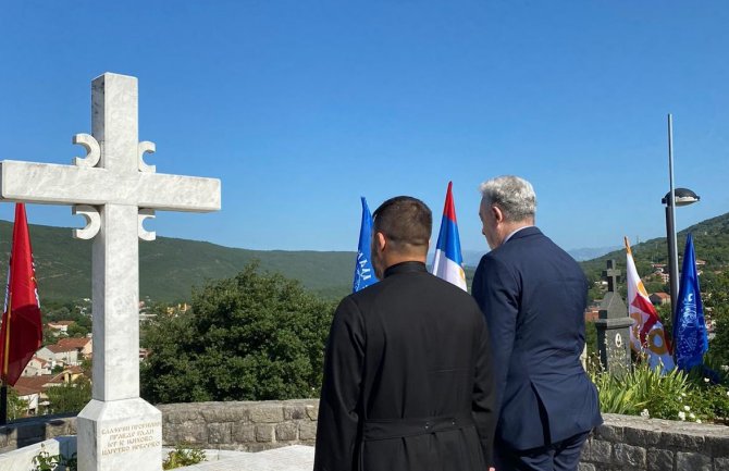 Krivokapić na Vidovdanskoj liturgiji: Važno je da njegujemo kulturu sjećanja na sve nevino stradale žrtve