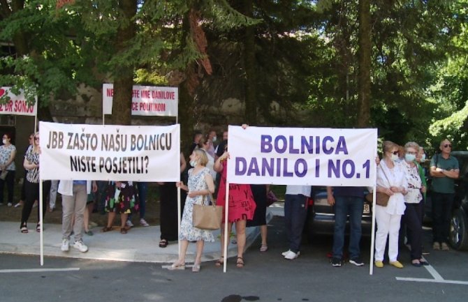 Na Cetinju protest podrške doktorki Sonji Radojičić