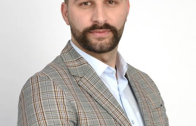 Muratović: Milatović izgleda ne zna da je avio linija između UAE i Crne Gore još prije pet godina uspostavljena