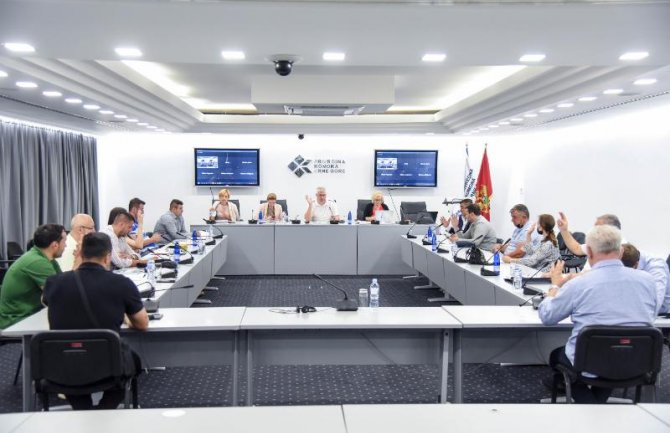 Hrana u maju 2021. skuplja za čak 39,7% u odnosu na maj prošle godine, poskupljenje stočne hrane ugrozilo proizvodnju mlijeka i mesa