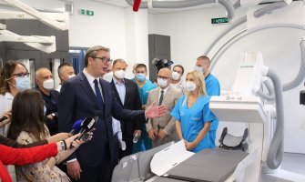 Vučić: Plašim se svih tih novih sojeva i da nam novi talas stiže već na ljeto