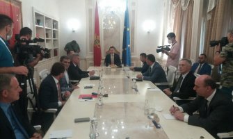 Počeo sastanak parlamentarnih partija u Skupštini: Predstavnici DF-a odbili da dođu, prioritet rješavanje krize u parlamentarnoj većini