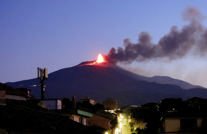 Vulkan Etna se aktivirao, vlasti upozoravaju na oprez zbog pepela na ulicama 